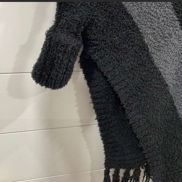 Barefoot Dreams black & gray beach fringe poncho one size - Picture 5 of 12